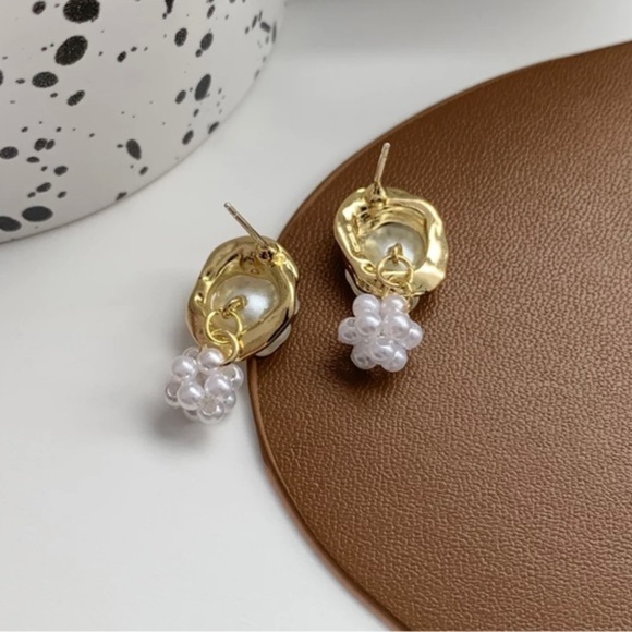 18k Gold Plated and Pearl Flower Earrings - Picture 5 of 10